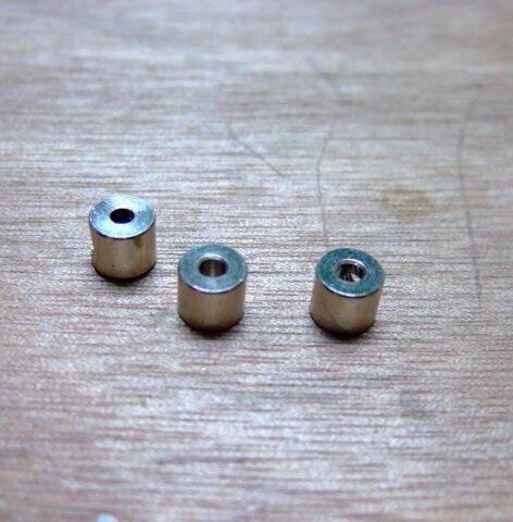 艦首潛降舵部位-先準備3顆輪擋